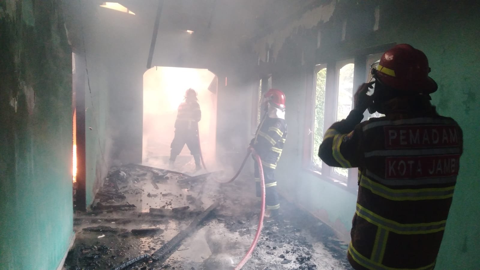 Kebakaran di Kota Jambi, Dua Rumah di Pelayangan Hangus Diduga Akibat Korsleting Listrik